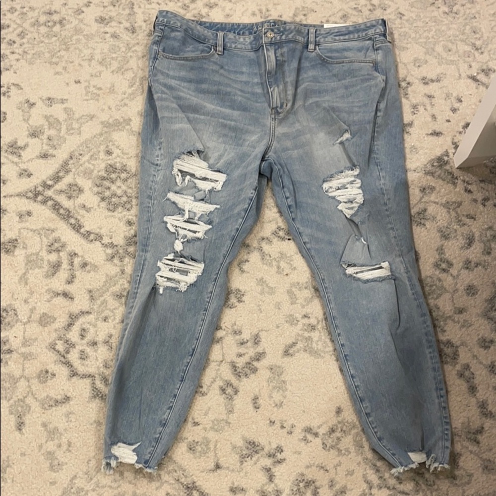 American Eagle Super High Rise Light Wash Jeans 36